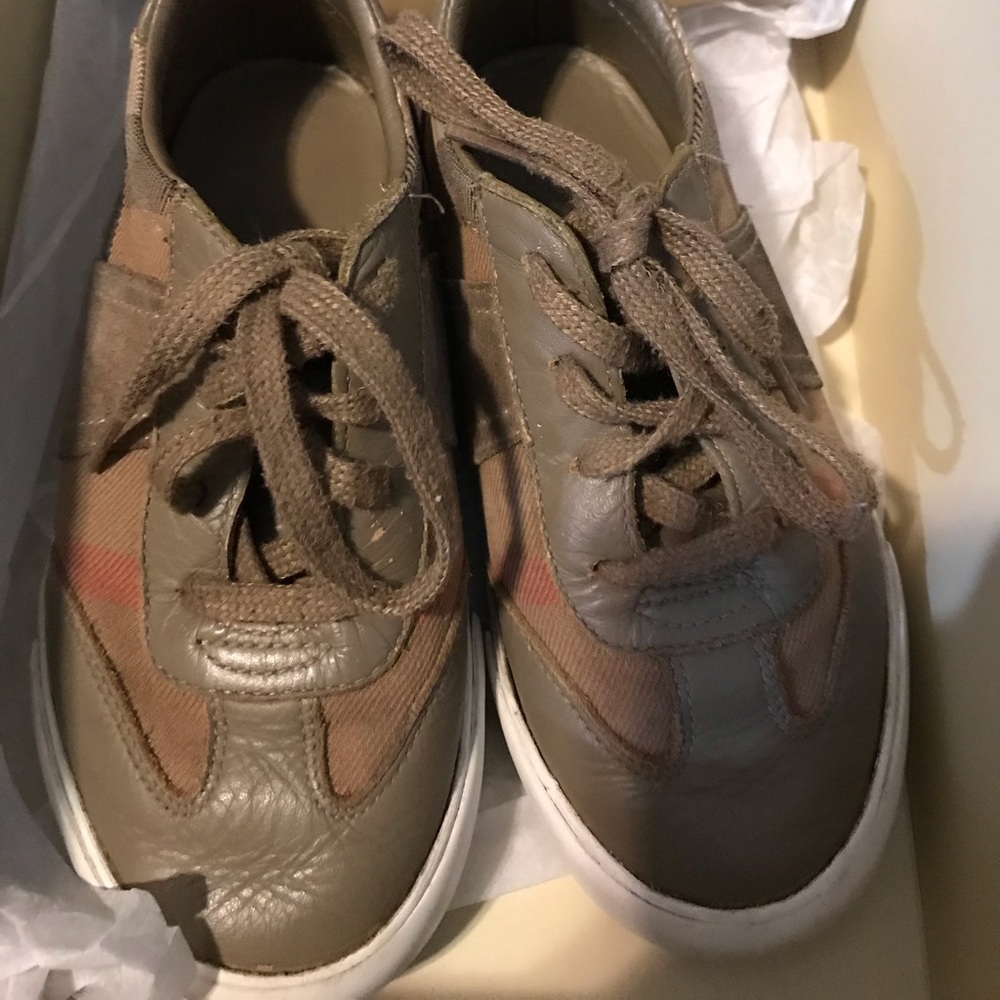 Burberry kids shoes